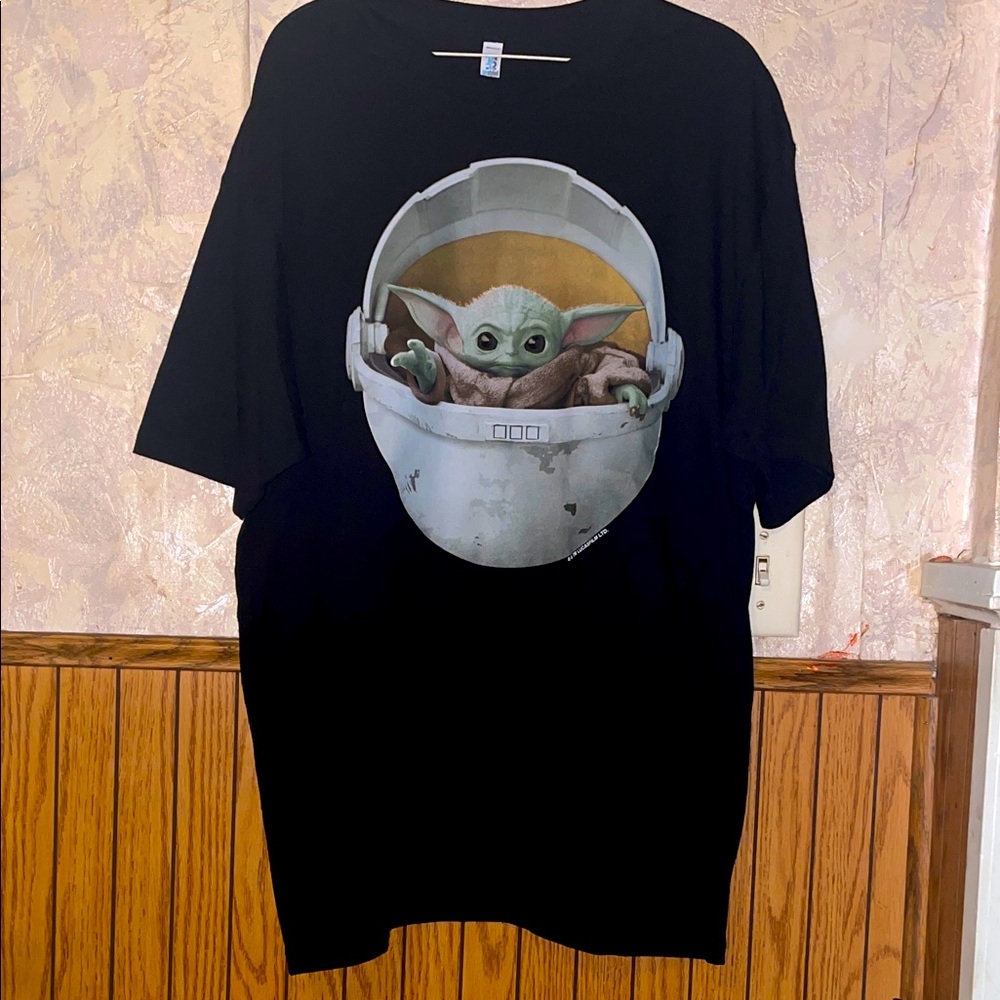 Black T-Shirt with Baby Yoda Graphic (XL)